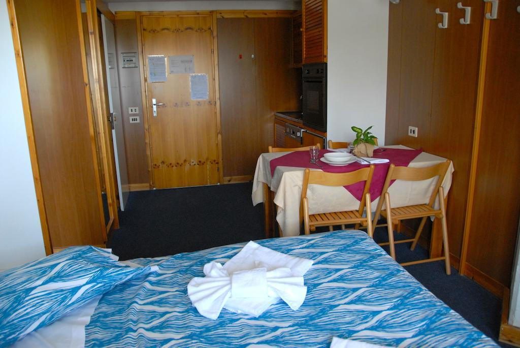 Residence Il Vigo Di Marilleva Zimmer foto